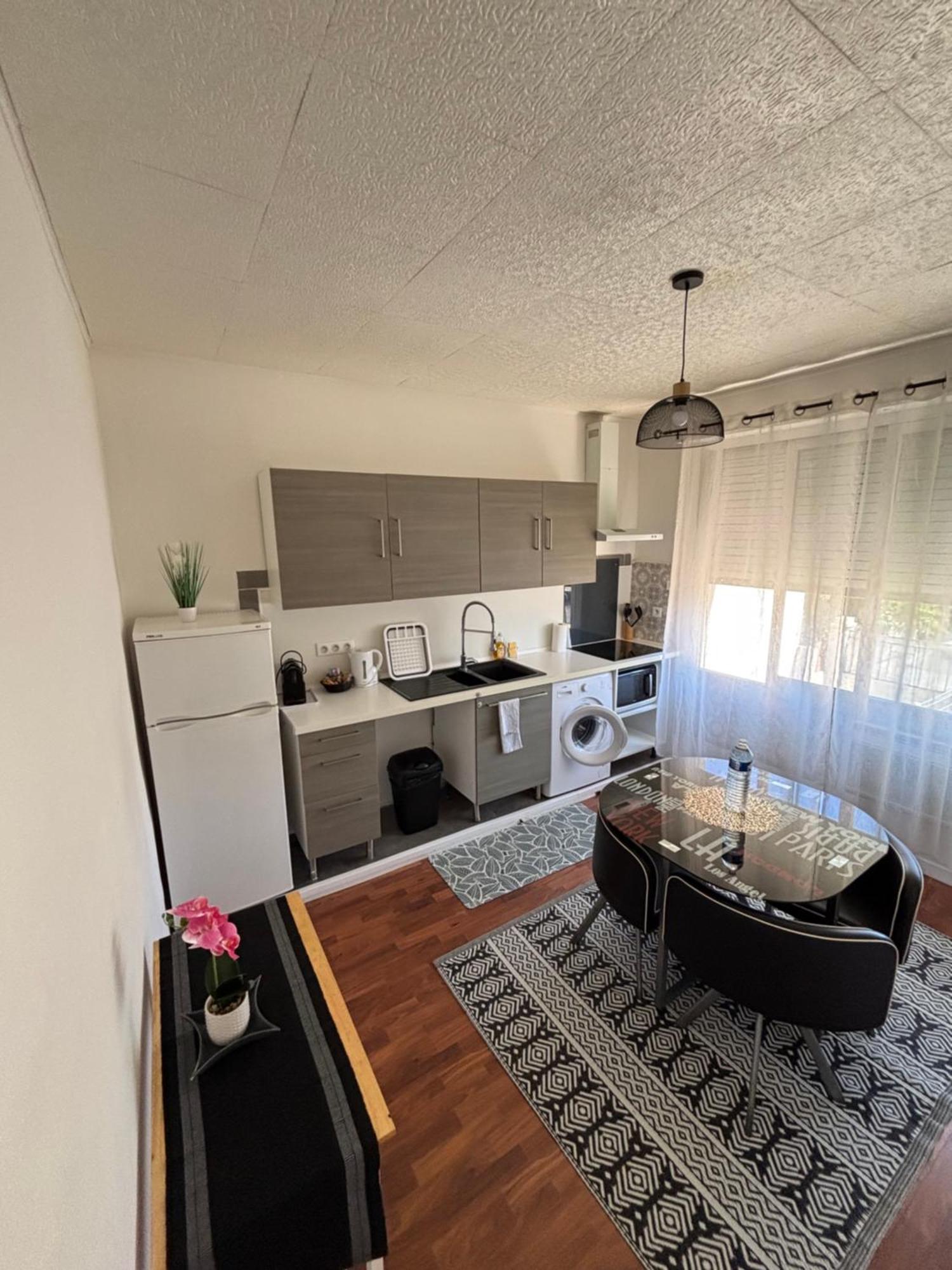 Unique Appartement Zen Et Detente Dans Villa Avec Piscine Tres Bien Place Montpellier Luaran gambar